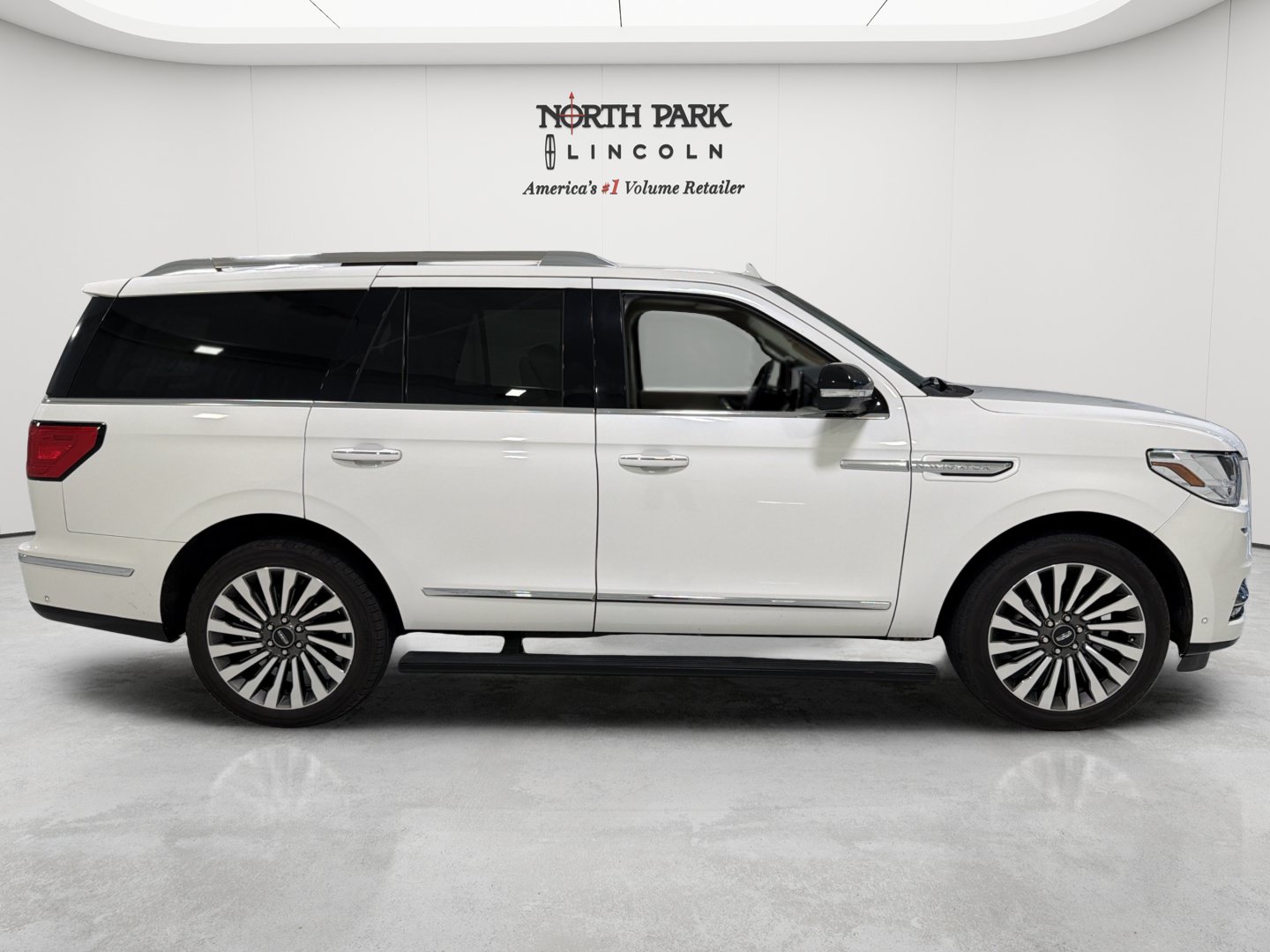 Used 2020 Lincoln Navigator Reserve RWD image 6