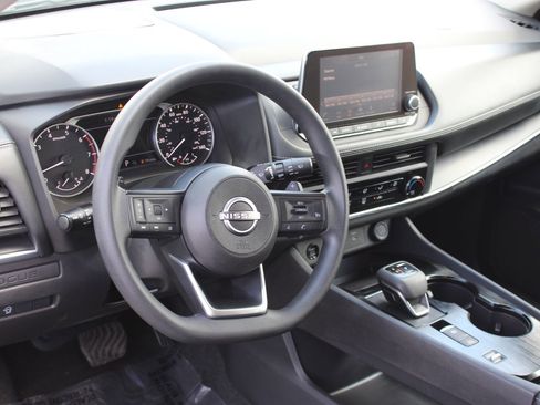 Used 2024 Nissan Rogue S FWD image 11
