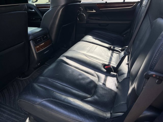Used 2020 Lexus LX 570 4WD w/ Luxury Package image 22