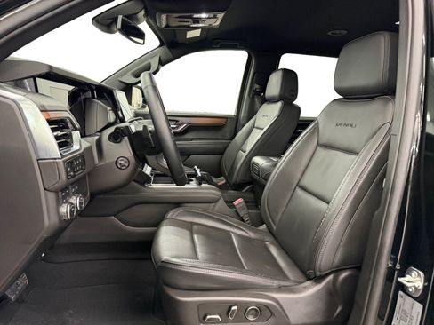 Used 2025 GMC Yukon Denali image 9