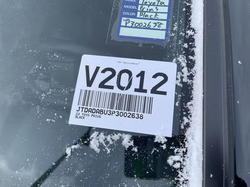 Used 2023 Toyota Prius LE image 3