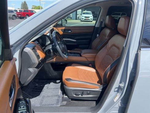 Used 2024 Nissan Pathfinder Platinum w/ Cargo Package FWD image 29