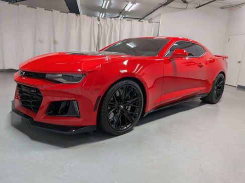Used 2019 Chevrolet Camaro ZL1 RWD image 5
