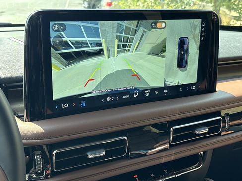 Used 2026 Lincoln Aviator Reserve AWD/4WD image 25