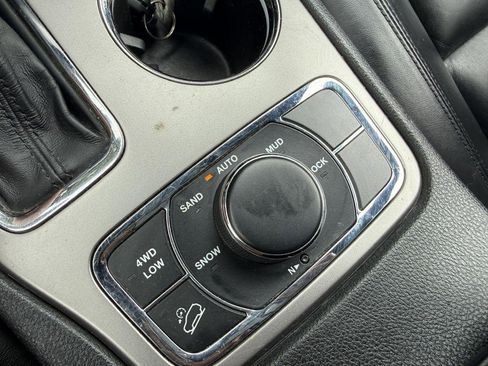 Used 2019 Jeep Grand Cherokee Limited AWD/4WD image 23