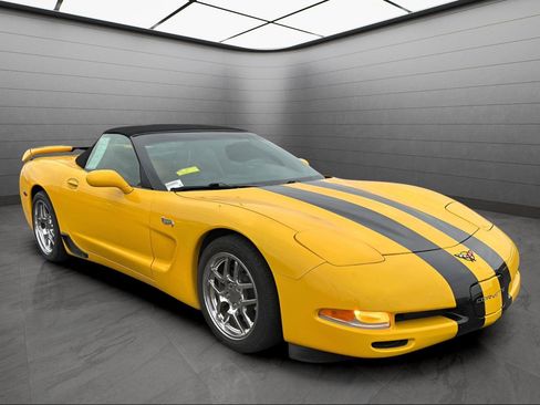Used 2002 Chevrolet Corvette Convertible w/ Preferred Equipment Group1 image 3