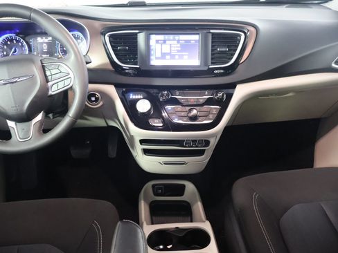 Used 2023 Chrysler Voyager LX FWD image 27