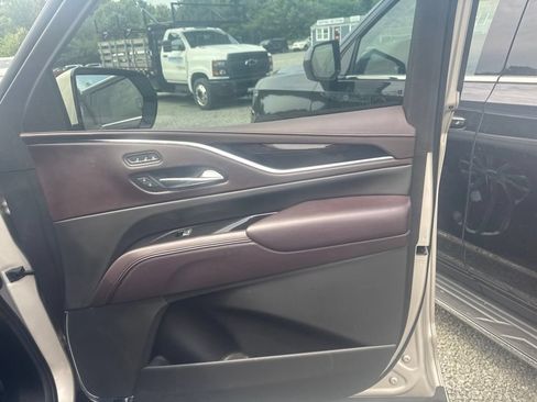 Used 2023 Cadillac Escalade Premium Luxury Platinum AWD/4WD image 13