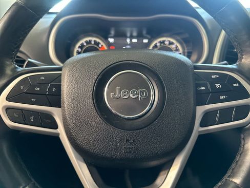 Used 2018 Jeep Cherokee Trailhawk w/ Comfort/Convenience Group AWD/4WD image 24