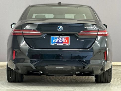 New 2026 BMW i5 eDrive40 w/ M Sport Package image 9