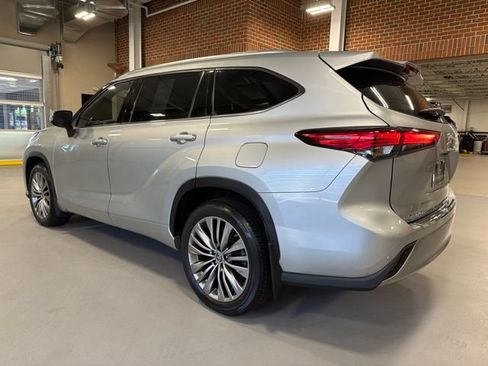 Used 2020 Toyota Highlander Platinum AWD/4WD image 5