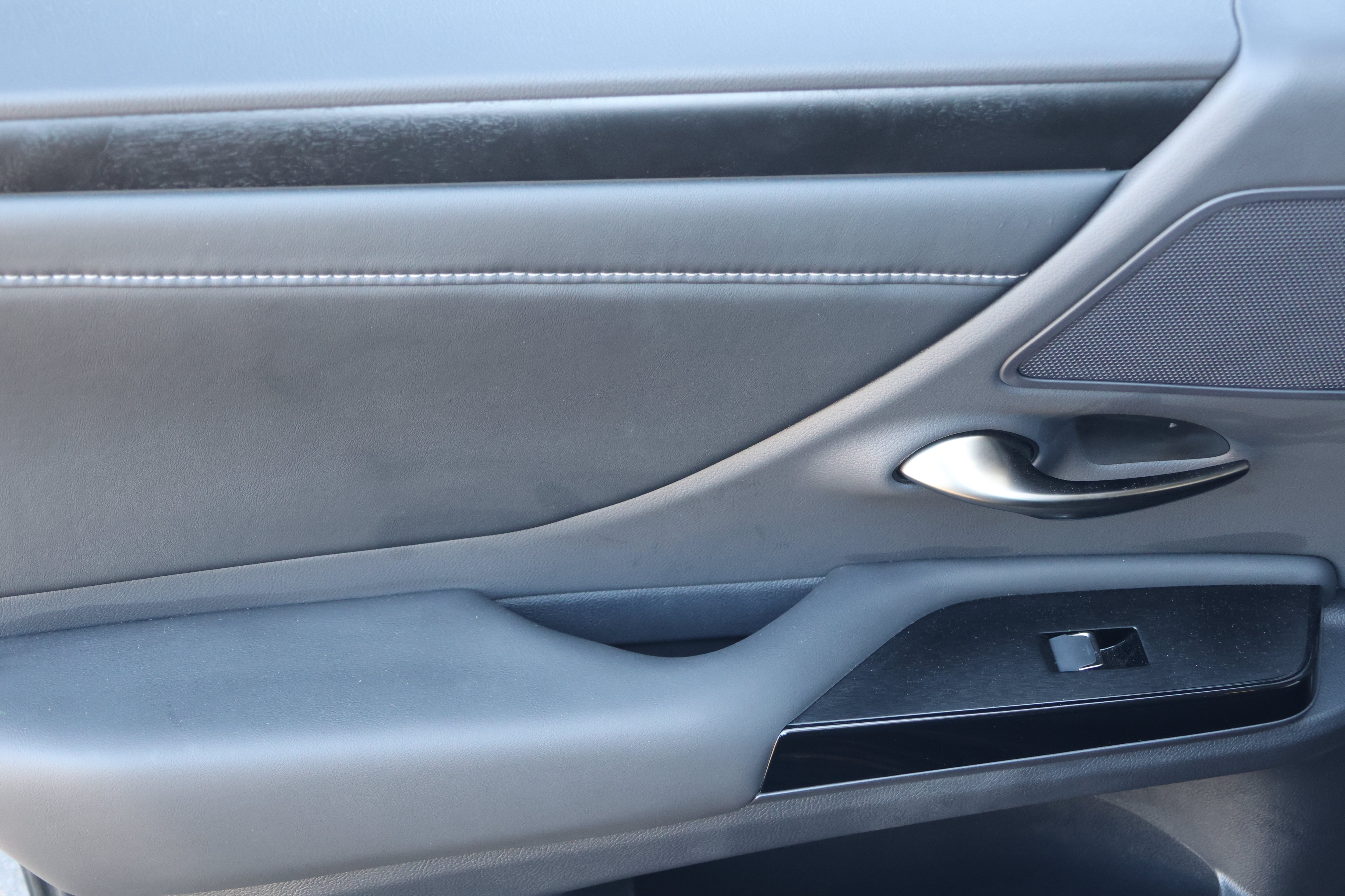 Used 2025 Lexus ES 350 w/ Accessory Package (Z2) FWD image 33