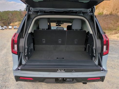 New 2025 Ford Expedition Active image 13