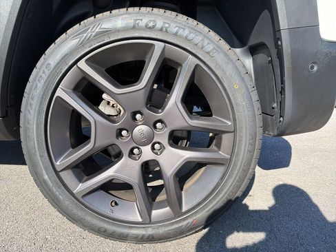 Used 2021 Jeep Renegade Latitude w/ Sun & Sound Group image 14