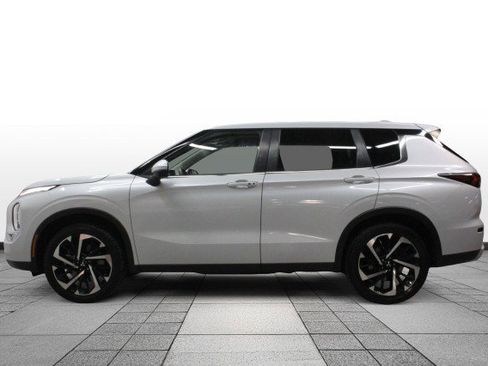 Used 2022 Mitsubishi Outlander SE image 4