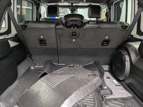 Used 2024 Jeep Wrangler Unlimited Rubicon AWD/4WD image 15