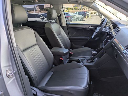 Used 2022 Volkswagen Tiguan SE AWD/4WD image 27
