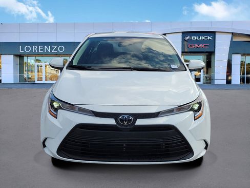 Used 2025 Toyota Corolla LE image 2