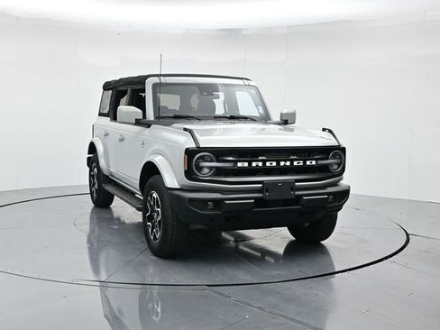 Used 2022 Ford Bronco Outer Banks image 4