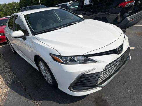 Used 2022 Toyota Camry LE FWD image 4