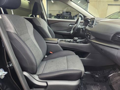 Used 2023 Nissan Rogue SV FWD image 28