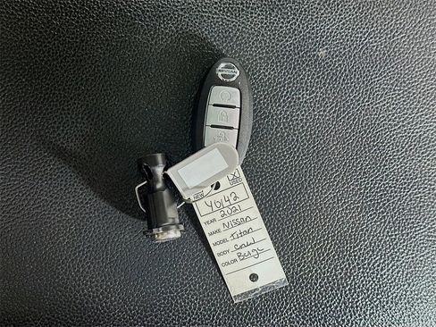 Used 2021 Nissan Titan PRO-4X w/ Pro-4x Convenience Package image 33