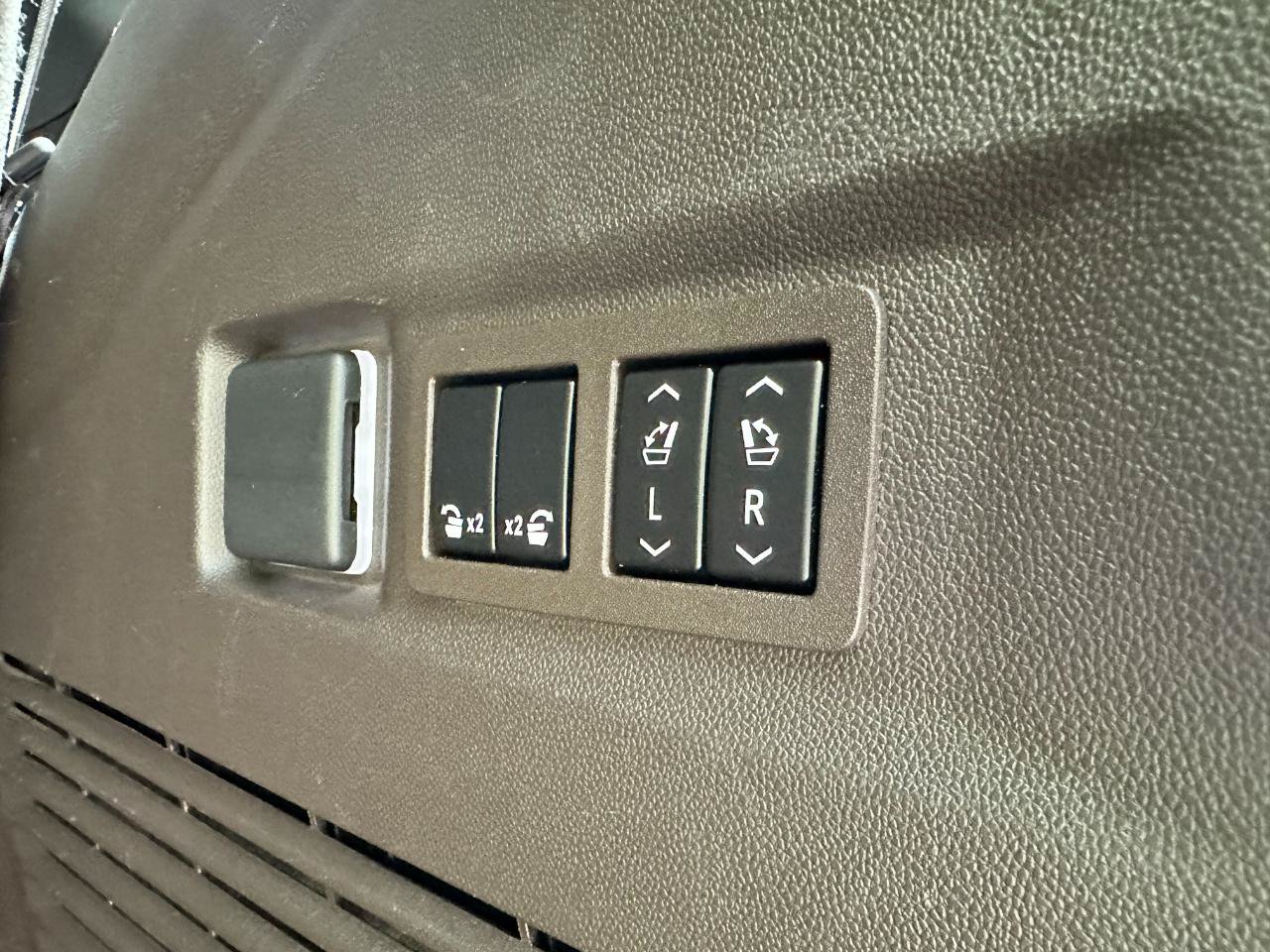 Used 2022 GMC Yukon SLT w/ SLT Premium Package RWD image 38