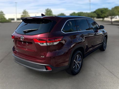 Used 2019 Toyota Highlander SE image 8