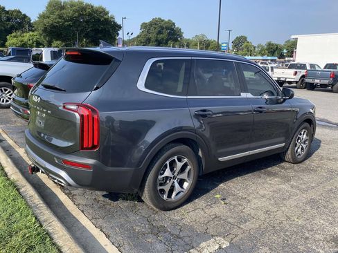 Used 2022 Kia Telluride EX w/ Towing Package FWD image 6