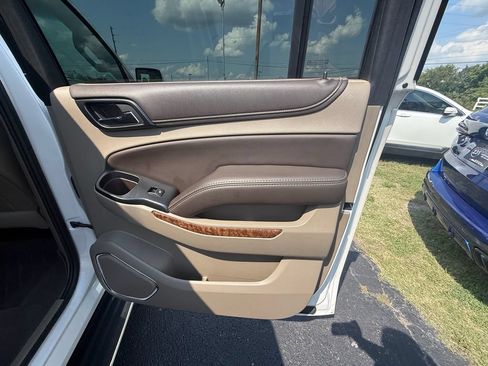Used 2017 Chevrolet Suburban Premier AWD/4WD image 22