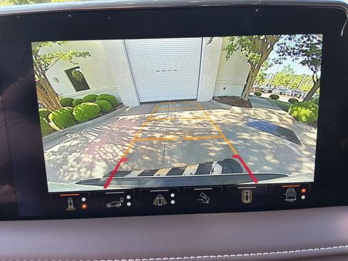 Used 2023 Chevrolet Suburban High Country w/ Advanced Technology Package image 25