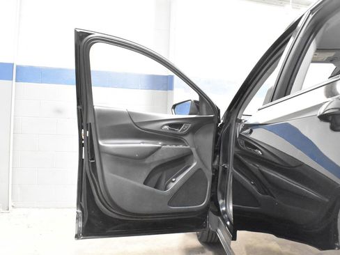Used 2020 Chevrolet Equinox LT w/ Driver Convenience Package AWD/4WD image 9