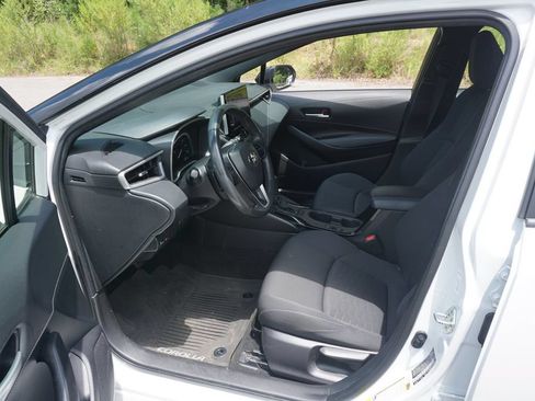 Used 2023 Toyota Corolla SE FWD image 2