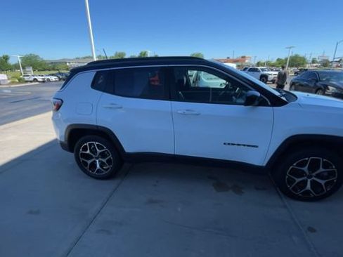 Used 2025 Jeep Compass Limited AWD/4WD image 3