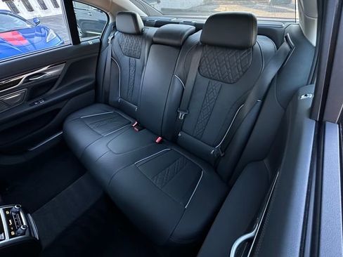 Used 2020 BMW 740i w/ Premium Package image 38