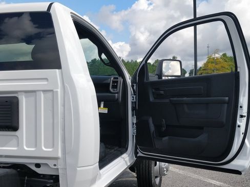 New 2025 RAM 4500 Tradesman w/ Chrome Appearance Group image 36