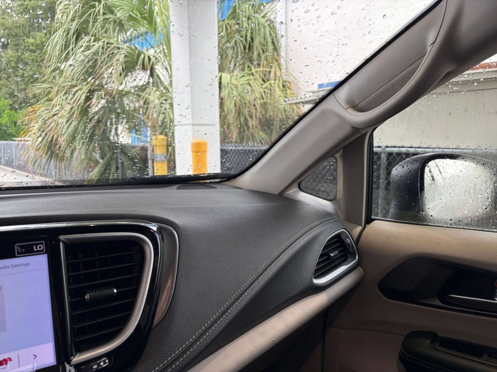 Used 2023 Chrysler Pacifica Touring-L FWD image 36