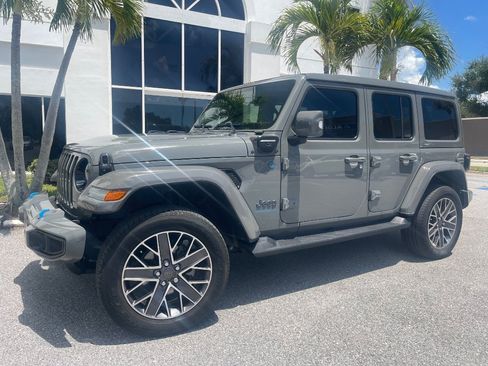 Used 2023 Jeep Wrangler Unlimited Sahara AWD/4WD image 5