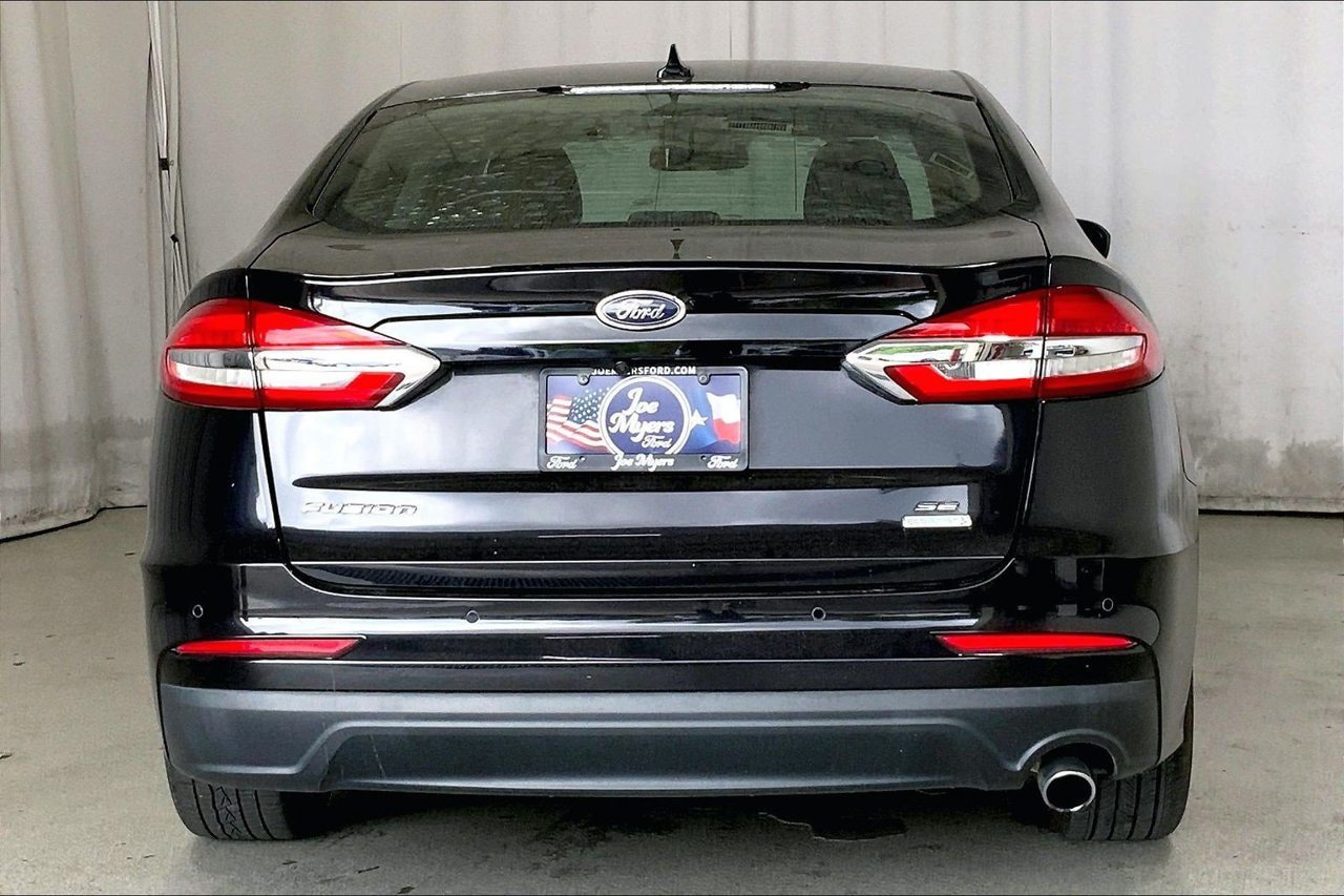Used 2019 Ford Fusion SE FWD image 4