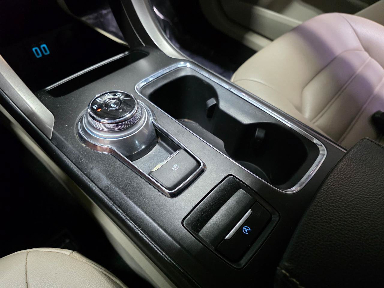 Used 2019 Ford Fusion SEL FWD image 38