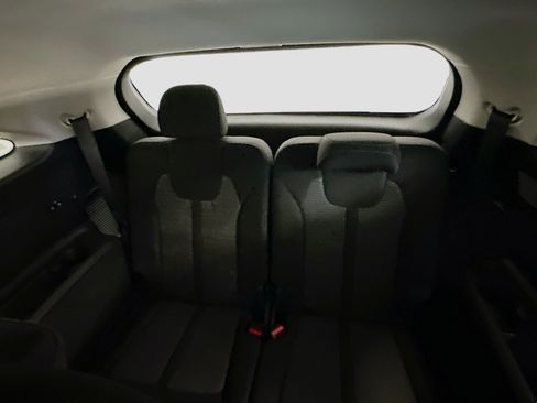 Used 2023 Kia Sorento LX image 29