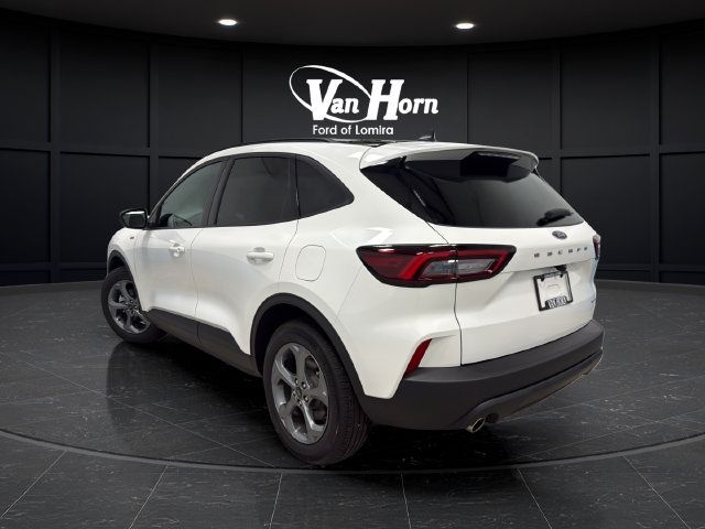Used 2025 Ford Escape ST-Line w/ Cold Weather Package AWD/4WD image 5