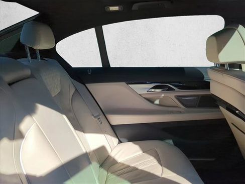 Used 2019 BMW 750i w/ M Sport Package image 16