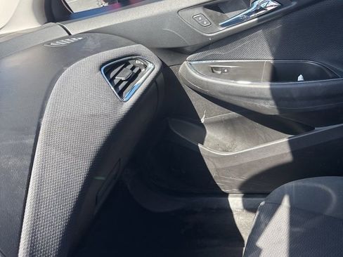 Used 2017 Chevrolet Cruze LT w/ Convenience Package image 6