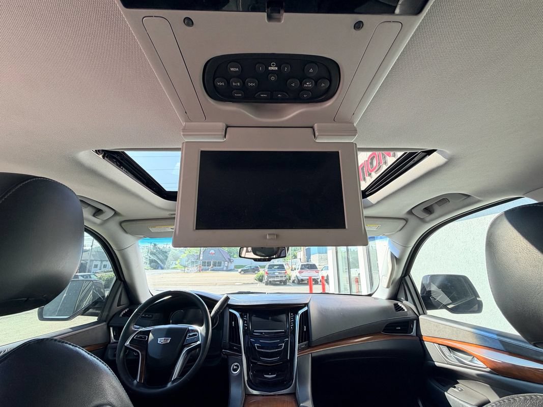 Used 2016 Cadillac Escalade Luxury AWD/4WD image 25
