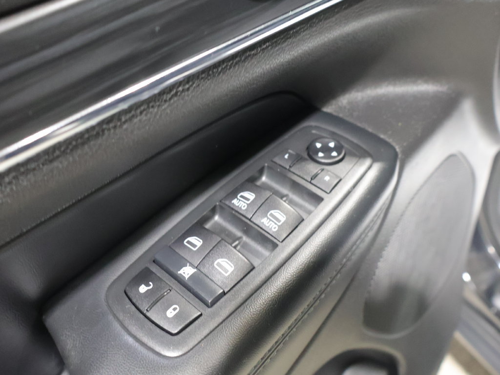 Used 2020 Jeep Grand Cherokee Limited w/ Luxury Group II AWD/4WD image 15
