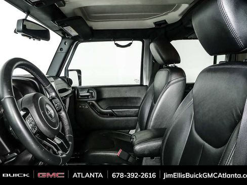 Used 2015 Jeep Wrangler Unlimited Sahara AWD/4WD image 5
