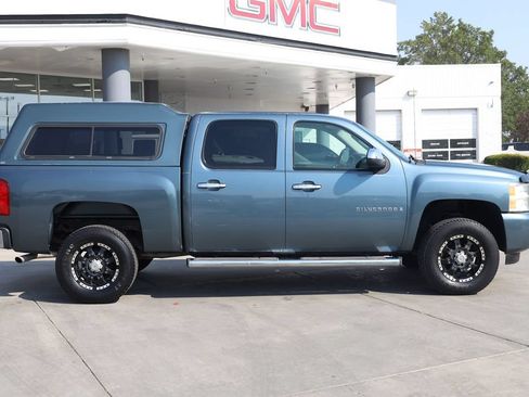 Used 2009 Chevrolet Silverado 1500 LT w/ Regional Value Package RWD image 7