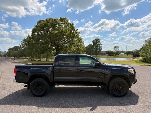 Used 2022 Toyota Tacoma SR5 RWD image 7