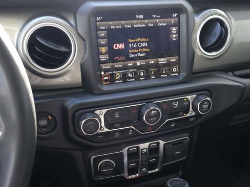 Used 2023 Jeep Gladiator Overland image 12